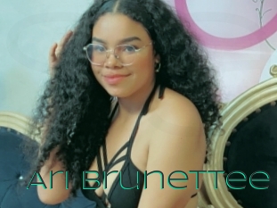 Ari_brunettee